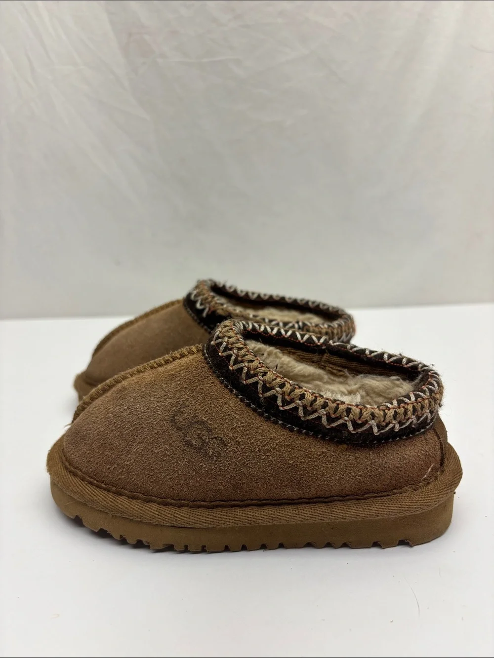 Cozy slippers for baby size 7, box 73